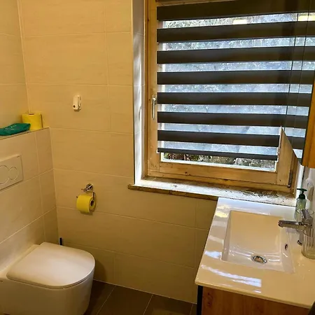 Appealing In Near Lake, Cleaning Included Apartamento