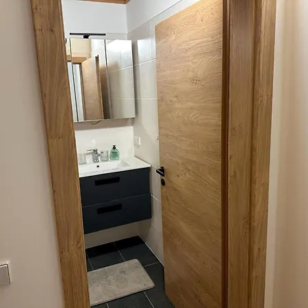 Appealing In Near Lake, Cleaning Included Apartamento